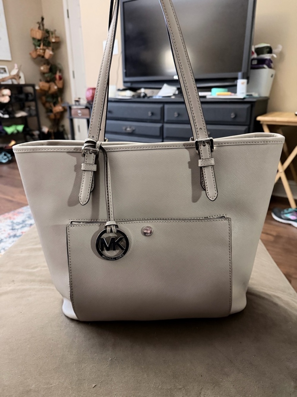 Michael Kors Jet Set Large Snap Pocket Tote In Cement Grey Saffiano Leather
